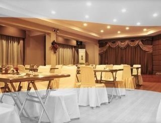 Fuente Oro Business Suites3