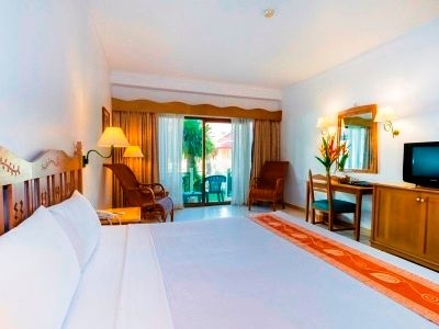 Amora Beach Resort4