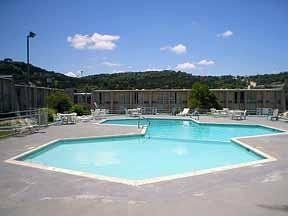 Econo Lodge2