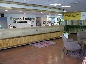 Econo Lodge3