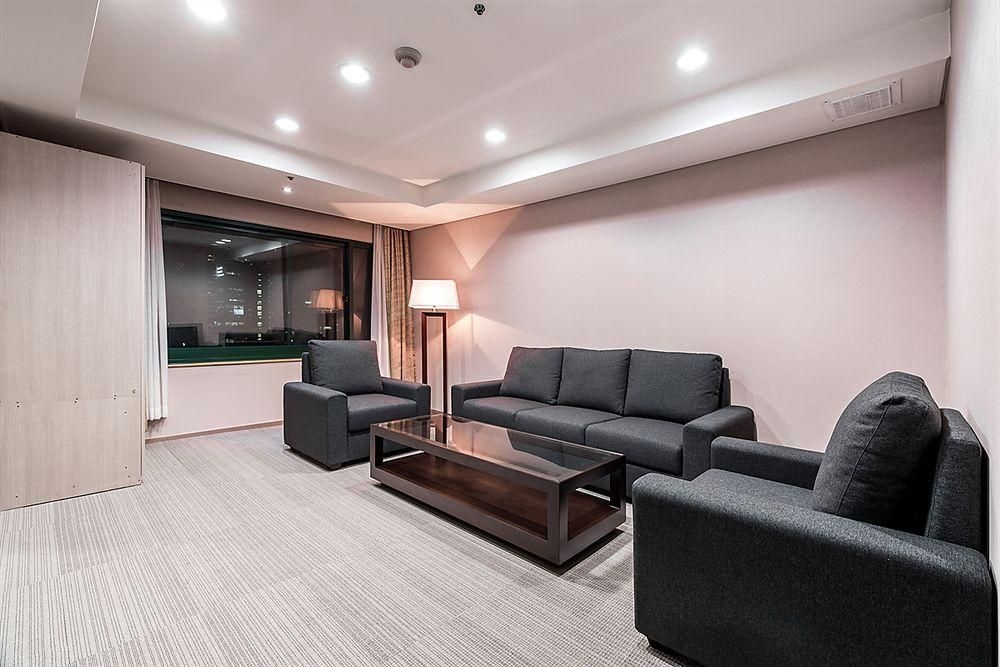 โรงแรมนิวฮิลท็อป (New Hilltop Hotel)4