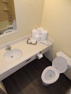 Ramada Plaza Newark Airport3