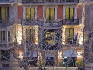 Next To La Pedrera4