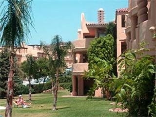 El Porton Apartments0