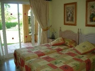 El Porton Apartments1
