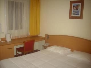 Hotel Kyriad S1