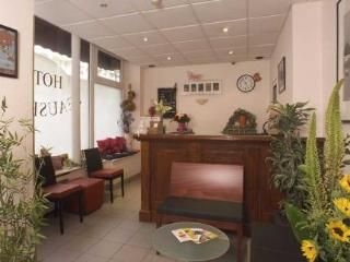 โรงแรมโบซูฌูร์ (Hotel Beausejour)0