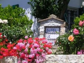 Le Hameau0