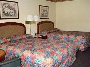 Econo Lodge Research Triangle Park3