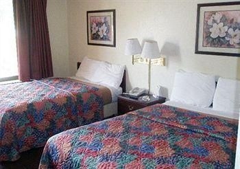Econo Lodge Research Triangle Park2