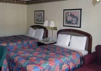 Econo Lodge Research Triangle Park1
