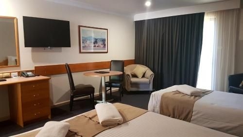 Hilltops Retreat Motor Inn1