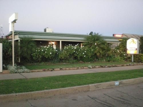 Oasis Motor Inn4