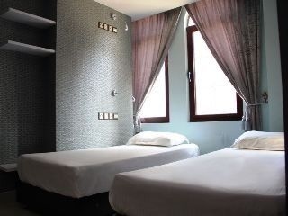 Arenaa Mountbatten Boutique2