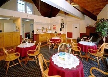 Econo Lodge2