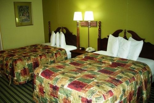 Econo Lodge2