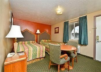 Rodeway Inn & Suites3