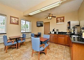 Rodeway Inn & Suites2