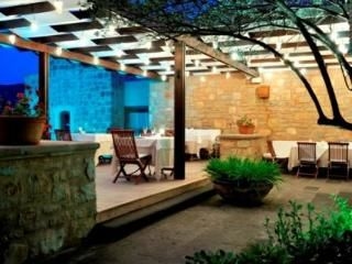 Ada Hotel4