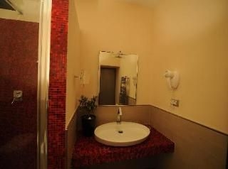 Chroma Hotel3