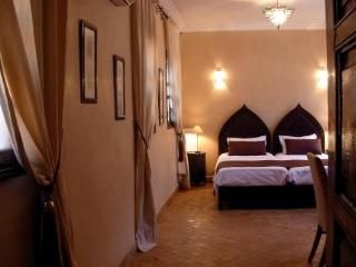 Riad Aderbaz1