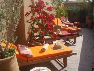 Riad Boussa1