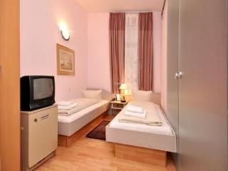 Apadana Hotel1