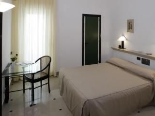 Hyencos Hotel Calos2