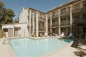 Quality Inn & Suites Near The Border1