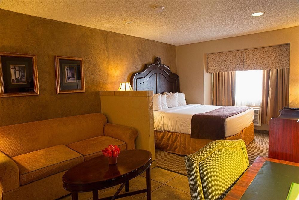 Quality Inn & Suites Near The Border4