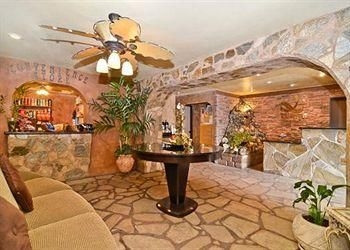 Quality Inn & Suites Near The Border3