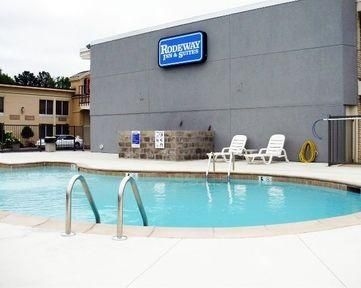 Rodeway Inn & Suites3