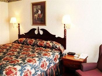 Rodeway Inn & Suites1