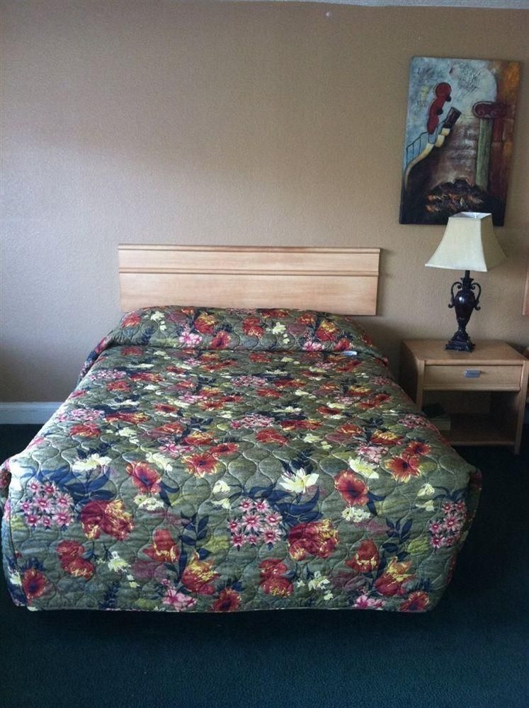 Econo Lodge1