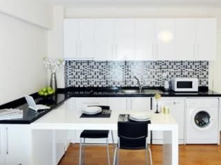 Akin Suites3