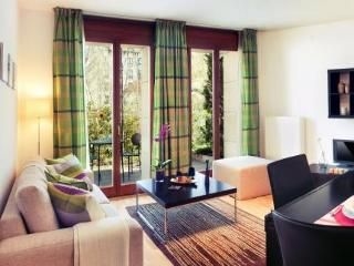 Paradise Apartments4