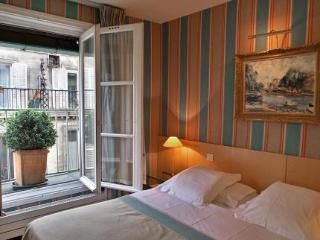 โรงแรมกัมบอน (Cambon Hotel)0