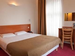 Hotel Des Arts2