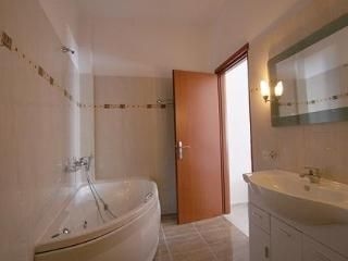 Gizis Apartments3