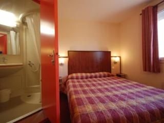 Blue Hotel3