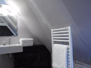 Nine Streets Apartment Ree4