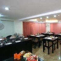 แฟ็บเอ็กซ์เพรส เจนิฟเฟอร์ อินน์ (FabExpress Jeniffer Inn)1