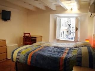 Piazza Navona Apartment1