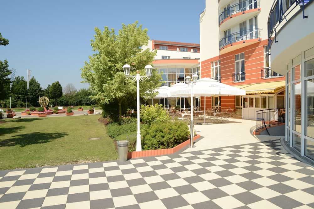 The Monarch Hotel Bad Gogging The Monarch Hotel Bad Gogging