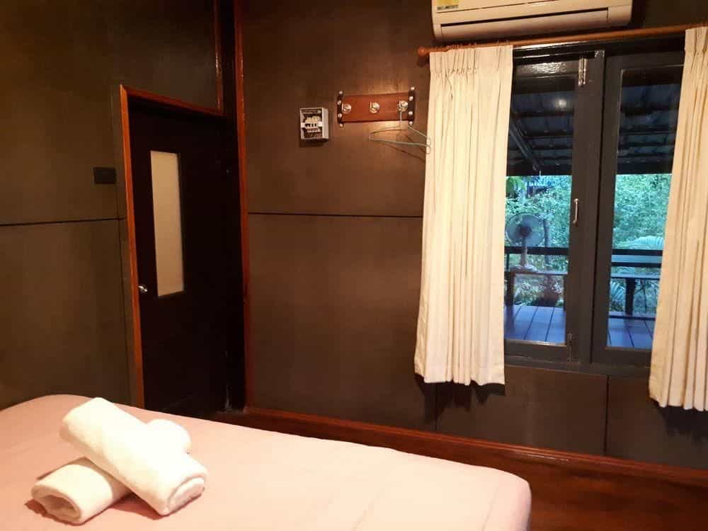 บ้านสวนกำนัน มนตรี บ้านสวนกำนัน มนตรี