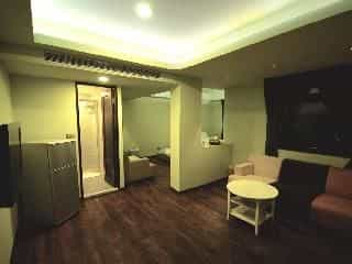 J.F Sleepless Ones Garden Hotel