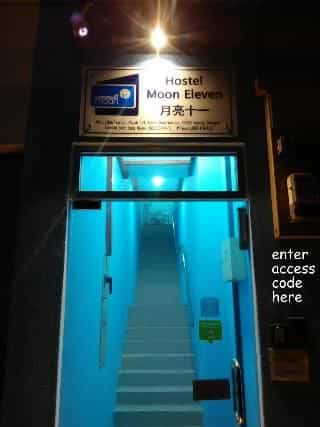 มูน อีเลเวน โฮสเทล แอร์พอร์ต ทรานสิต เคแอลไอเอ