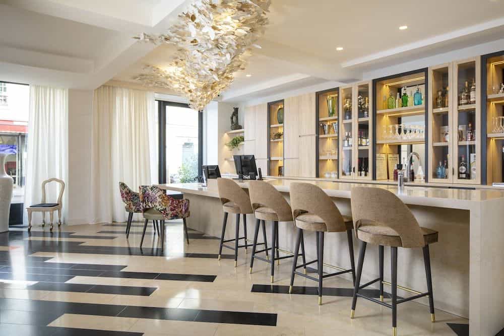 HOTEL DES CHAMPS ELYSEES HOTEL DES CHAMPS ELYSEES