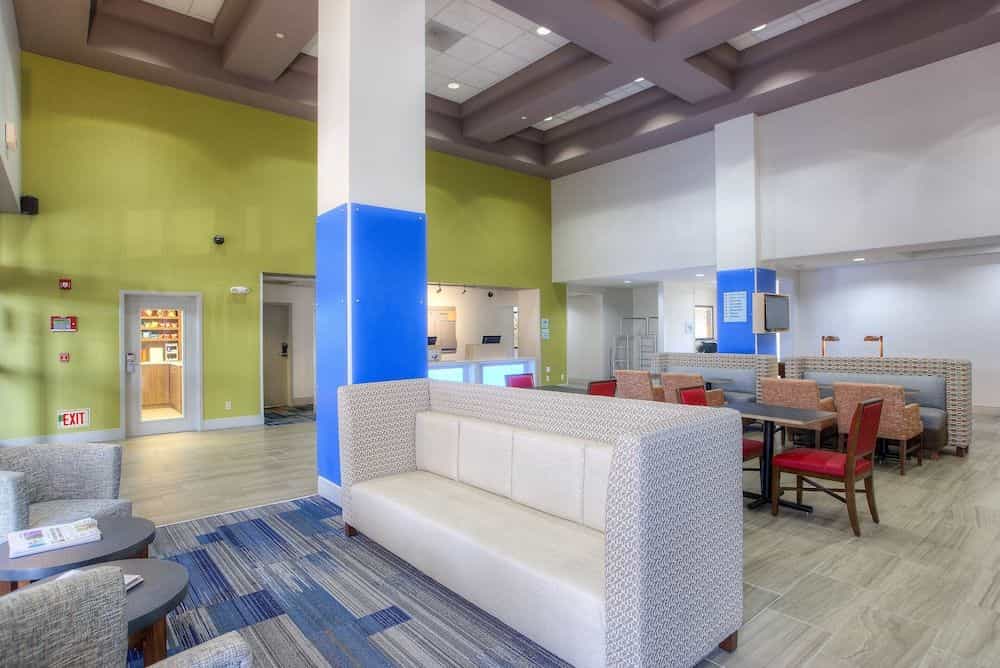HOLIDAY INN EXPRESS & SUITES T
