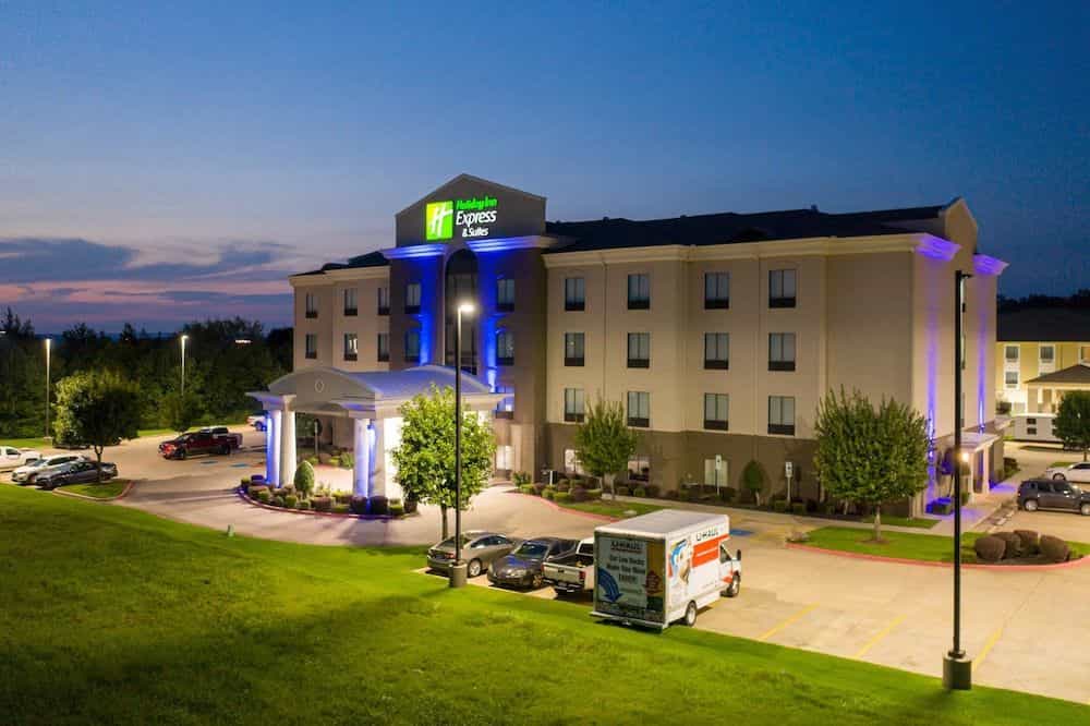 HOLIDAY INN EXPRESS & SUITES V
